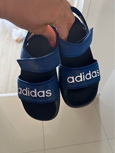 Adidas sandalet yeni gibi