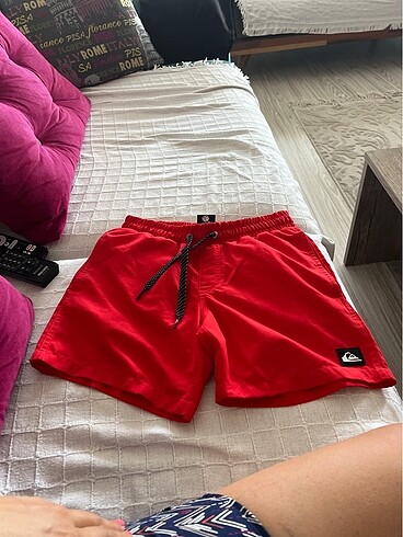 Quiksilver Yeni alındı dar geldiği için satıyorum. 5 kez giyildi