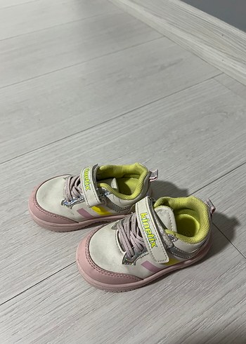 Kız Çocuk Pembe Bağcıklı Cırt Cırtlı Spor Ayakkabı