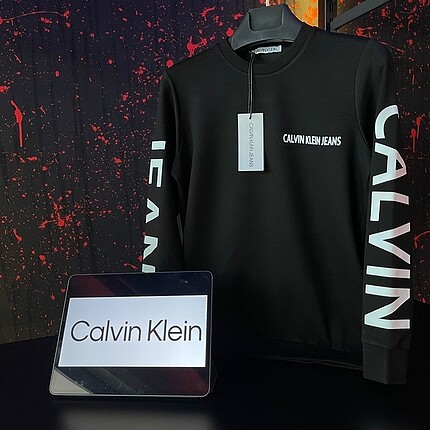 Calvin Klein etiketli yeni sweatshirt