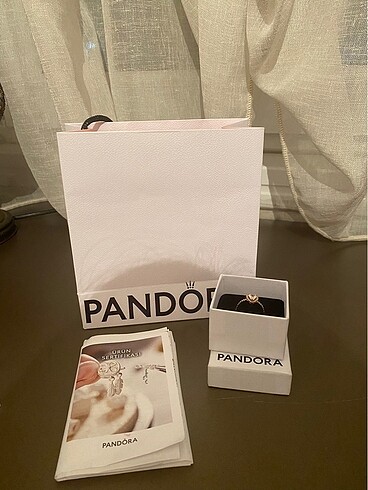PANDORA Yüksek Taşlı Kalp Yüzük