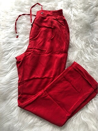 Kırmızı pantolon