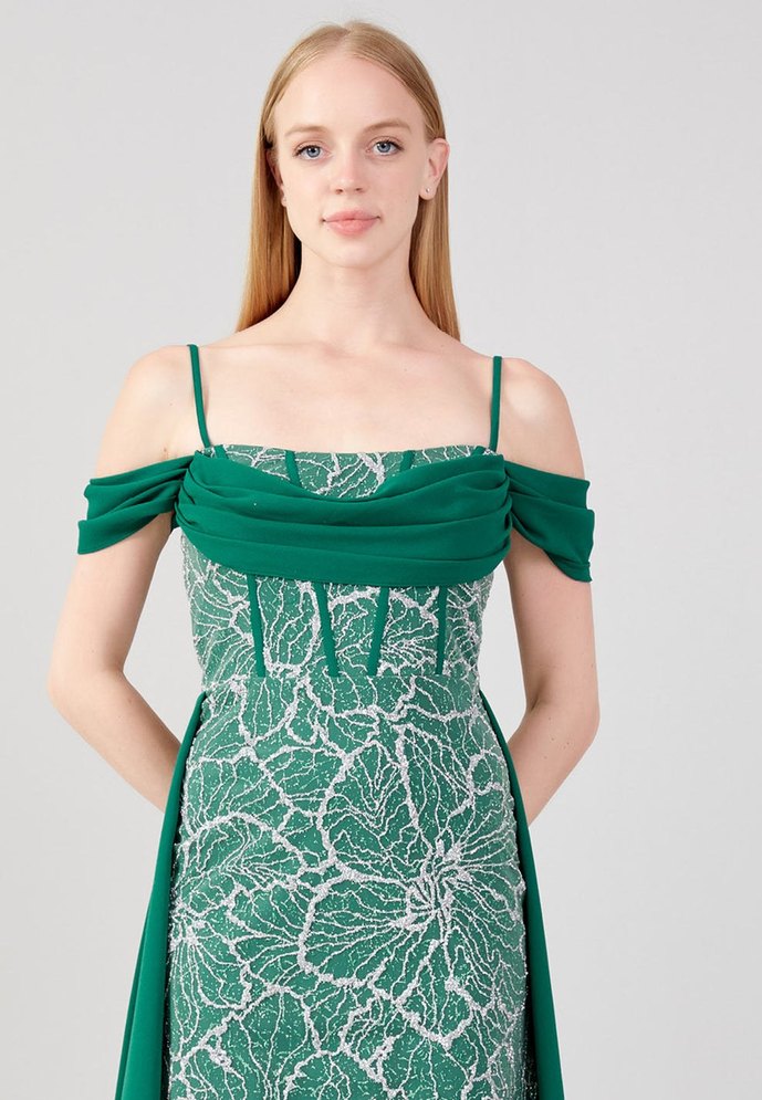 Yeşil İşlemeli Uzun Abiye Elbise - Görsel 4