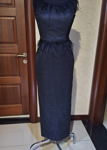 Kısa Siyah İşlemeli Kürk Detaylı Elbise - Görsel 6