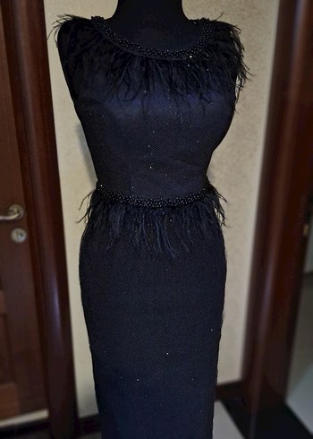 Kısa Siyah İşlemeli Kürk Detaylı Elbise - Görsel 4