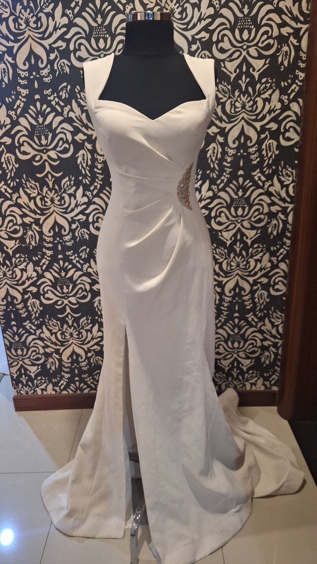 Beyaz İşlemeli Uzun Abiye Elbise - Görsel 2