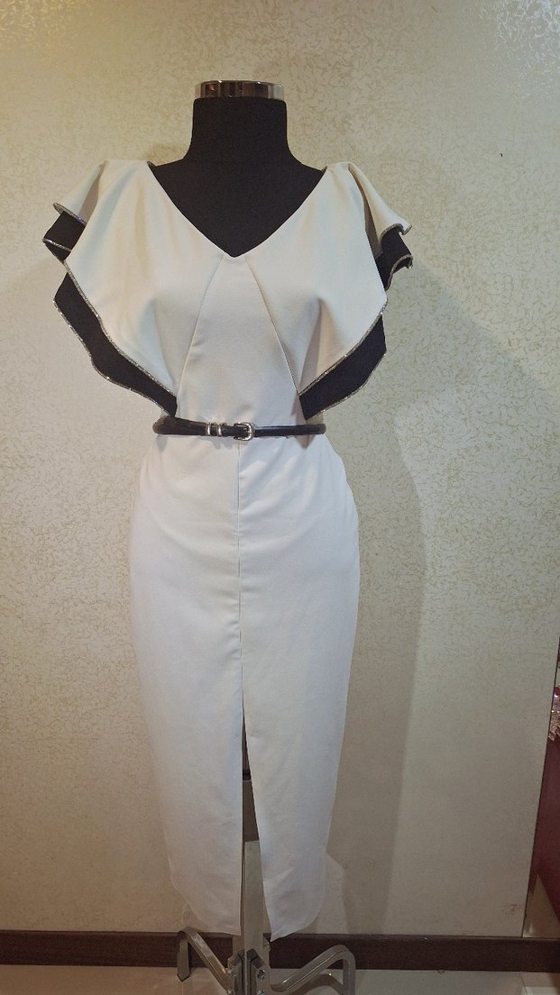 V Yaka Kemerli Uzun Beyaz Abiye Elbise - Görsel 4