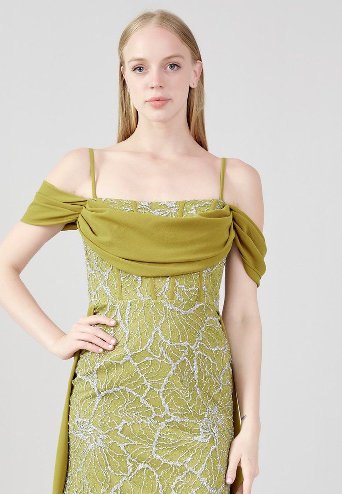 Drapeli Nakışlı Uzun Kadın Abiye Elbise - Görsel 4