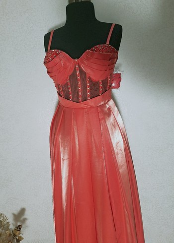 Pembe Parlak Uzun Drapeli Kadın Abiye Elbise - Görsel 3