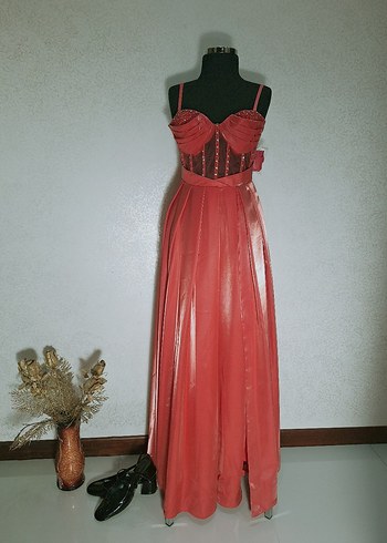 Pembe Parlak Uzun Drapeli Kadın Abiye Elbise - Görsel 2