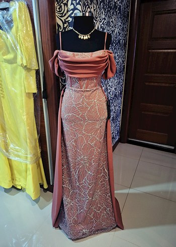 Bordo İşlemeli Straplez Uzun Abiye Elbise - Görsel 3