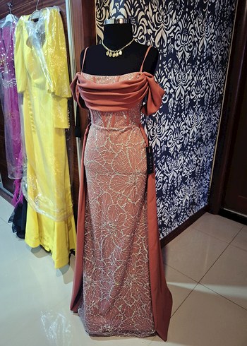 Bordo İşlemeli Straplez Uzun Abiye Elbise - Görsel 2