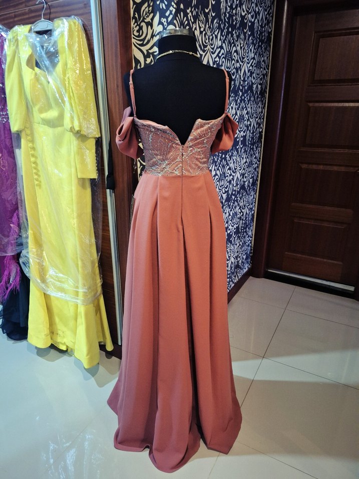 Bordo İşlemeli Straplez Uzun Abiye Elbise - Görsel 4