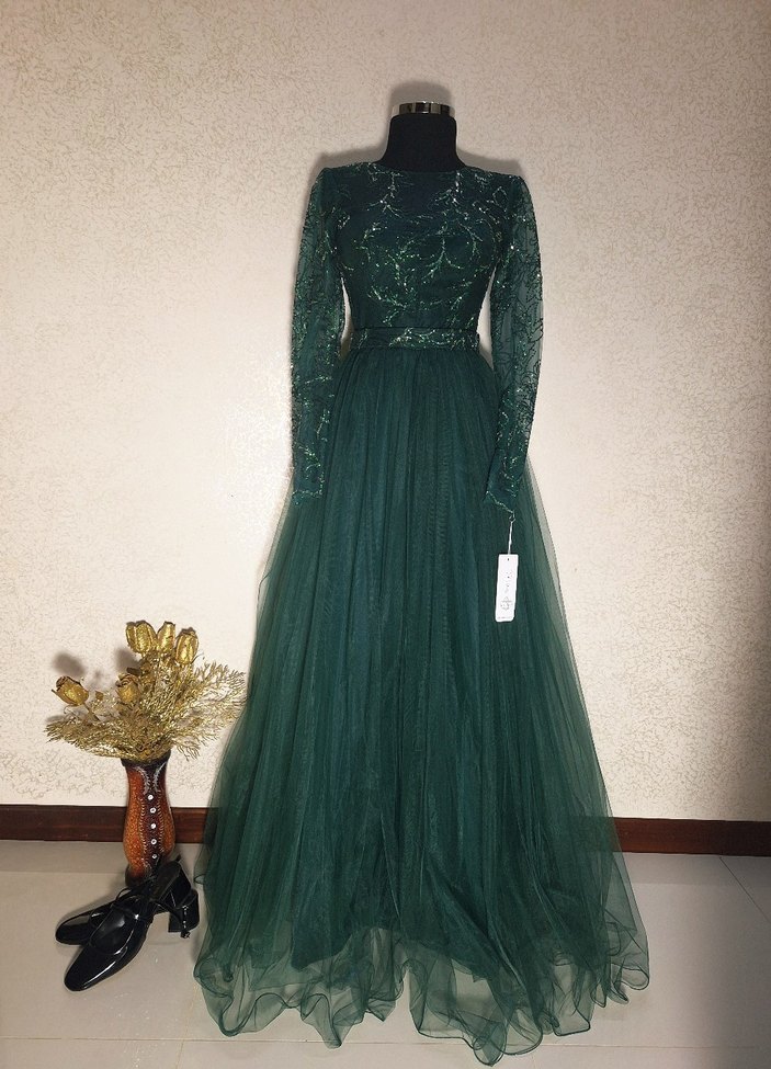 Uzun Kollu Yeşil Nakışlı Abiye Elbise - Görsel 2