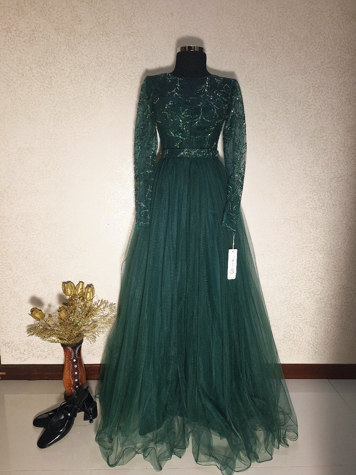 Uzun Kollu Yeşil Nakışlı Abiye Elbise - Görsel 3