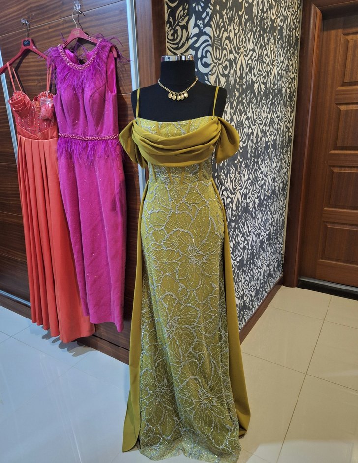 Sarı Drapeli Uzun Abiye Elbise - Görsel 2