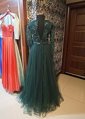 Uzun Kollu Yeşil İşlemeli Abiye Elbise - Görsel 3