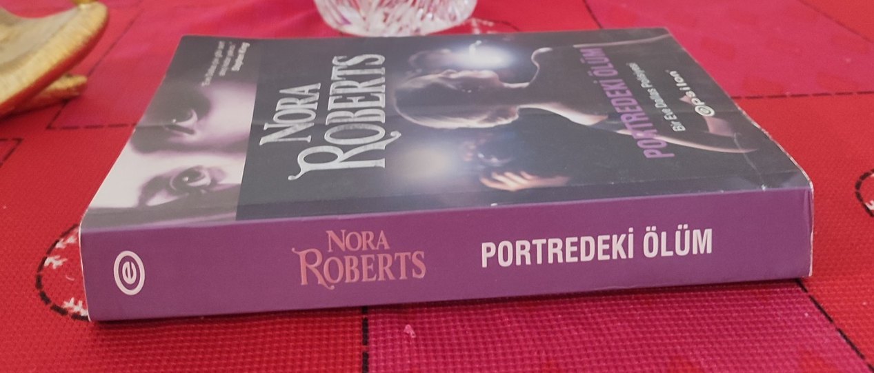Nora Roberts - Portredeki Ölüm - Görsel 2
