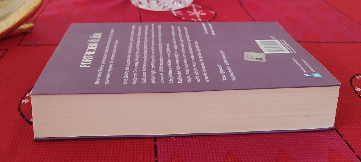 Nora Roberts - Portredeki Ölüm - Görsel 4