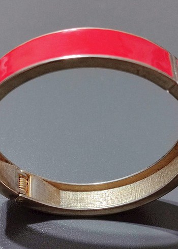 Diğer Parlak Kirmizi Metal Bileklik