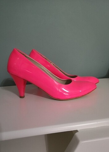 Neon pembe stiletto