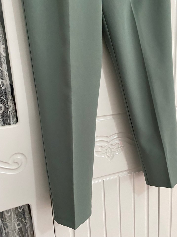 Kadın Yeşil Kemerli Kumaş Pantolon - Görsel 3