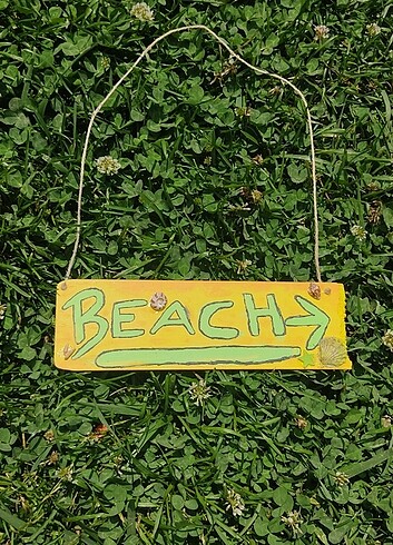 Beach yazılı pano