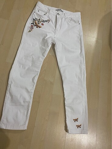 Bilekte Beyaz Pantolon - Görsel 2