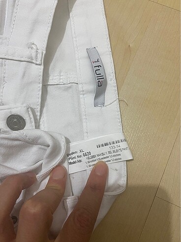 Bilekte Beyaz Pantolon - Görsel 3