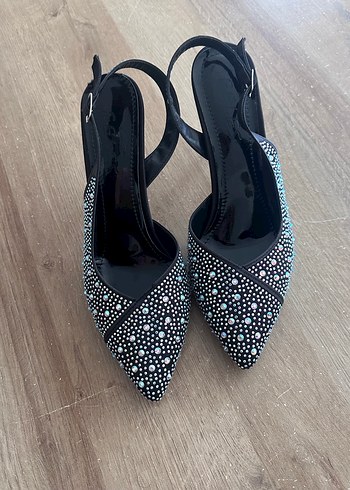 Diğer Tasli Siyah Sivri Topuklu Slingback