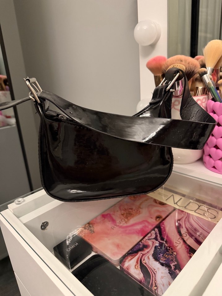 Siyah Deri Tokalı Gotik Kadın Çantası - Görsel 2