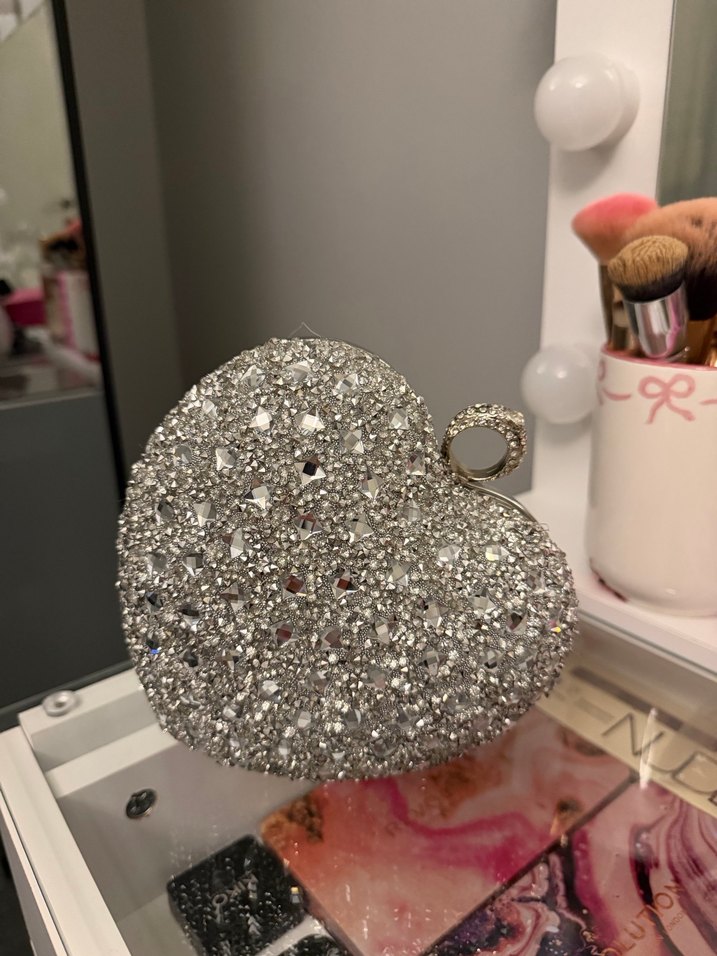 Gri Parlak Kalp Desenli Kadın Portföy Çanta - Görsel 2