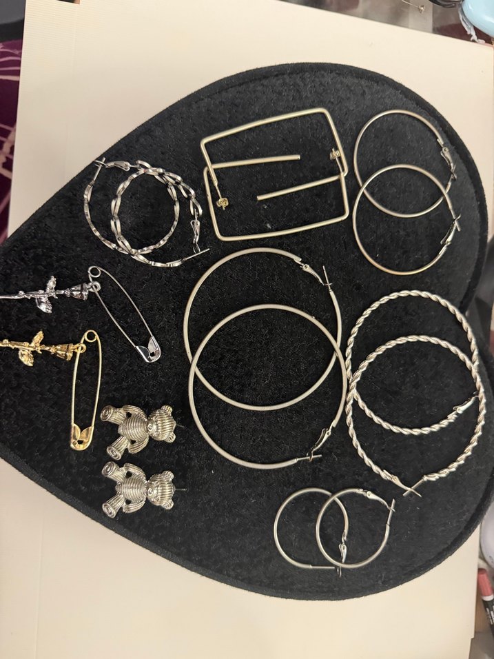 Vintage Tarz Altın Renkli Tokalı Küpeler - Görsel 4