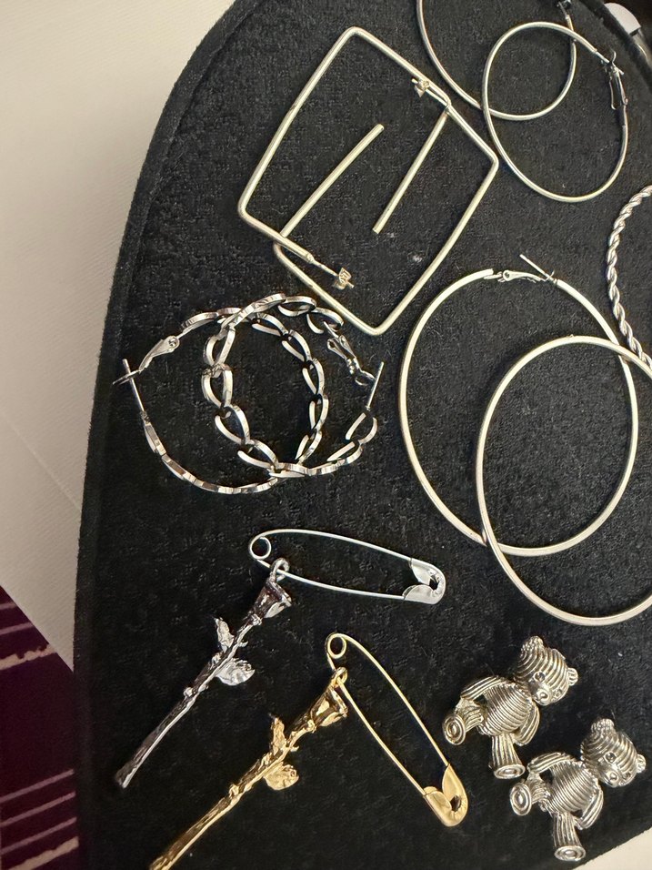 Vintage Tarz Altın Renkli Tokalı Küpeler - Görsel 2