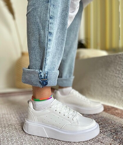 Beyaz sneaker