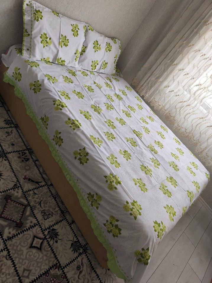 İşlemeli Beyaz ve Gri Yatak Örtüsü - Görsel 2