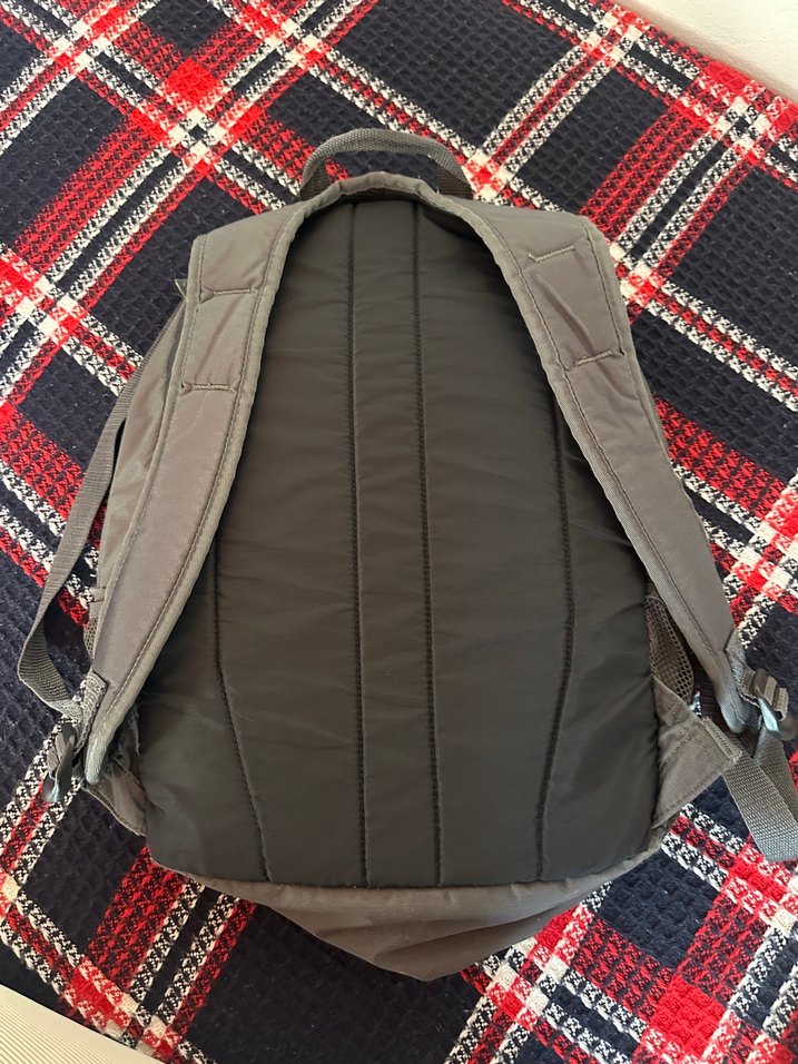 Gri Fermuarlı Erkek Sırt Çantası - Görsel 2