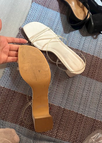 Bej İnce Topuklu Minimalist Sandalet - Görsel 4