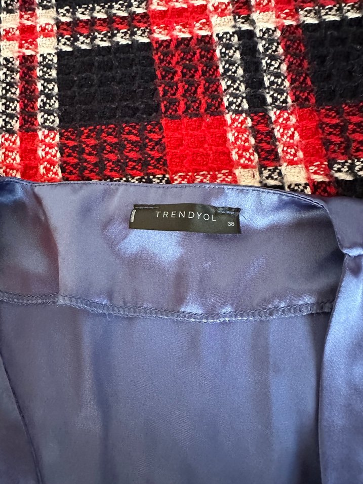 Gri Saten Düğmeli Uzun Kollu Kadın Gömlek - Görsel 2