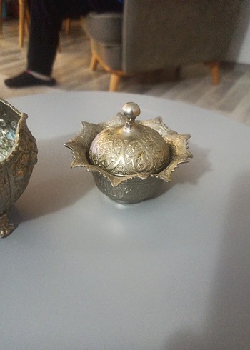 Desenli Parlak Altın Renkli Sofra Takımı - Görsel 3