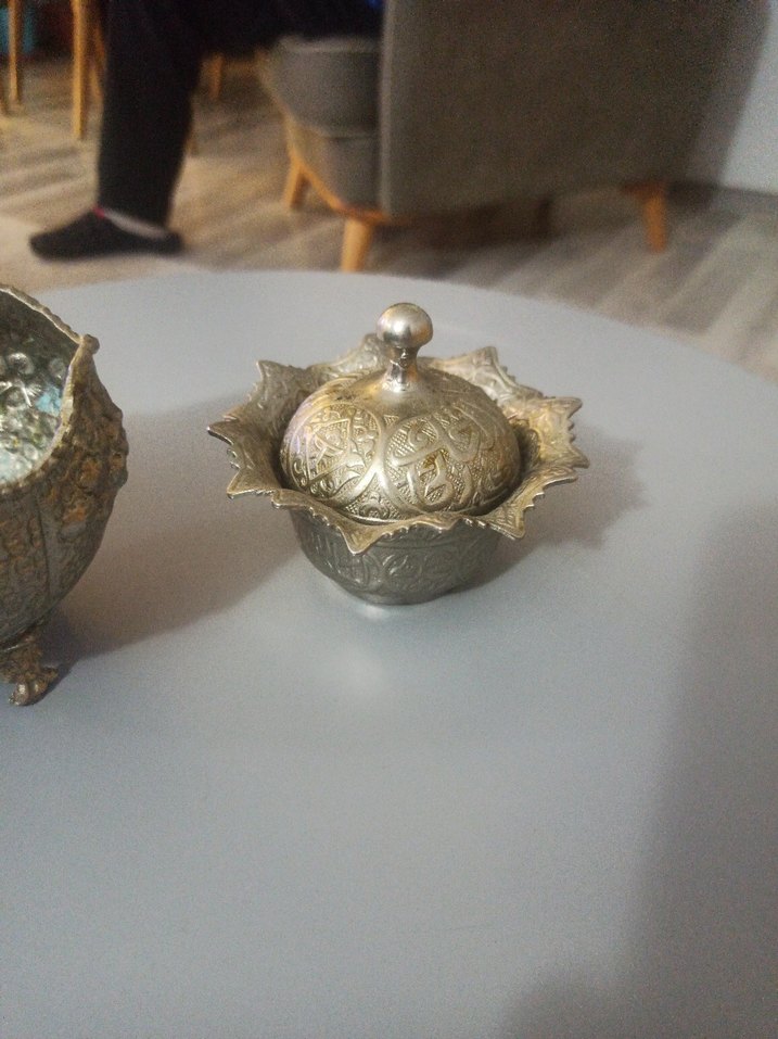 Desenli Parlak Altın Renkli Sofra Takımı - Görsel 3