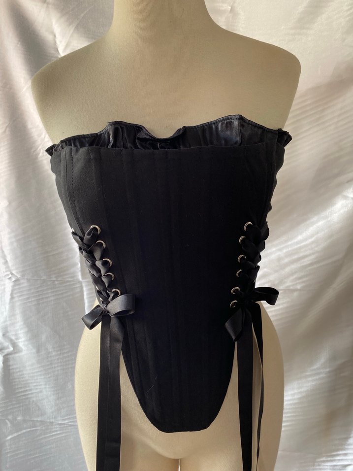Siyah Gotik Bantlı Straplez Büstiyer - Görsel 2