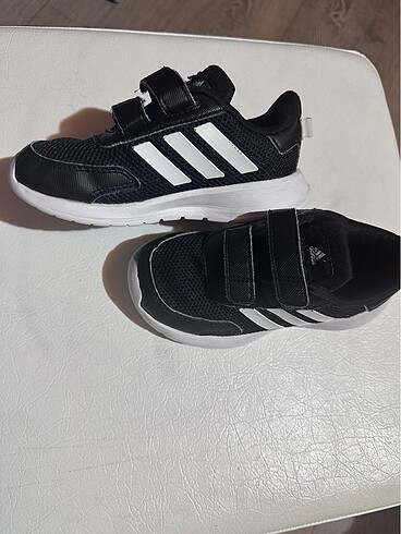 27 Beden Adidas çocuk spor ayakkabı