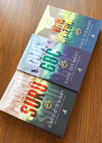 Kate Stewart Üçlemesi: Sürü, Göç, Bitiş Çizgisi - Görsel 3