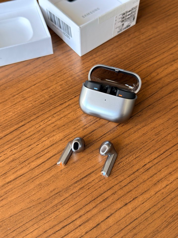 Samsung Galaxy Buds3 Kablosuz Kulaklık Gri - Görsel 3