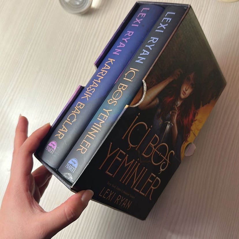 İçi Boş Yeminler - Karmaşık Bağlar Roman Seti - Görsel 4