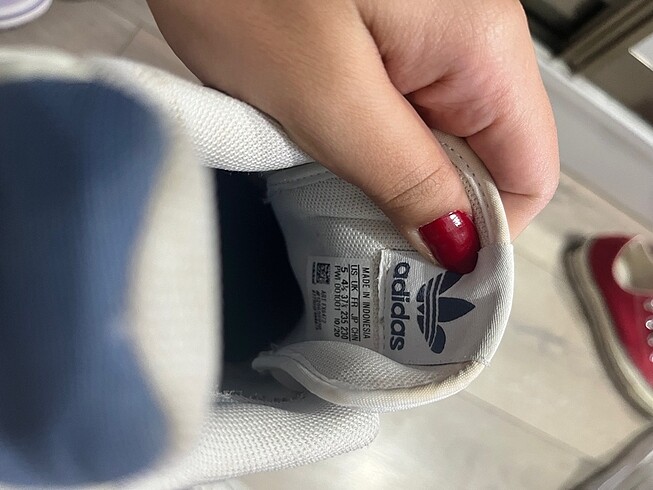 37 Beden beyaz Renk adidas ayakkabı