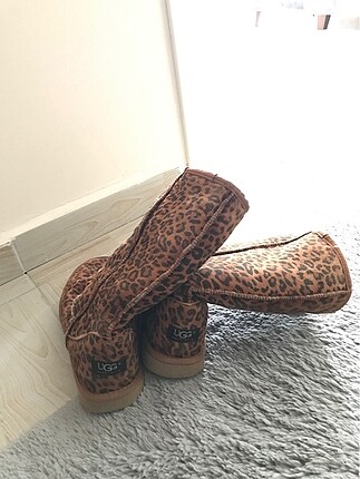 Leopar desen UGG
