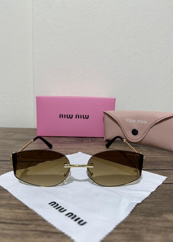Miu Miu Kahverengi Parlak Tokalı Kadın Güneş Gözlüğü