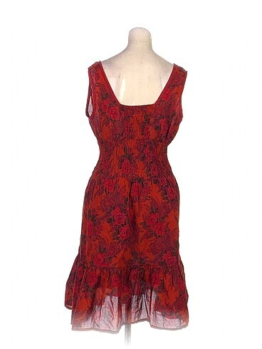 m Beden PreLoved Kısa Elbise %70 İndirimli.